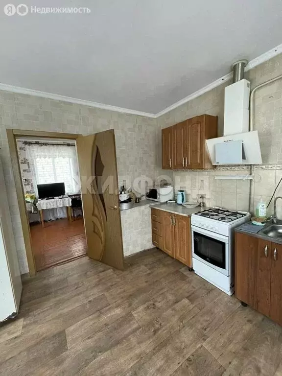 Дом в село Краснокумское, Комсомольская улица (100 м) - Фото 1