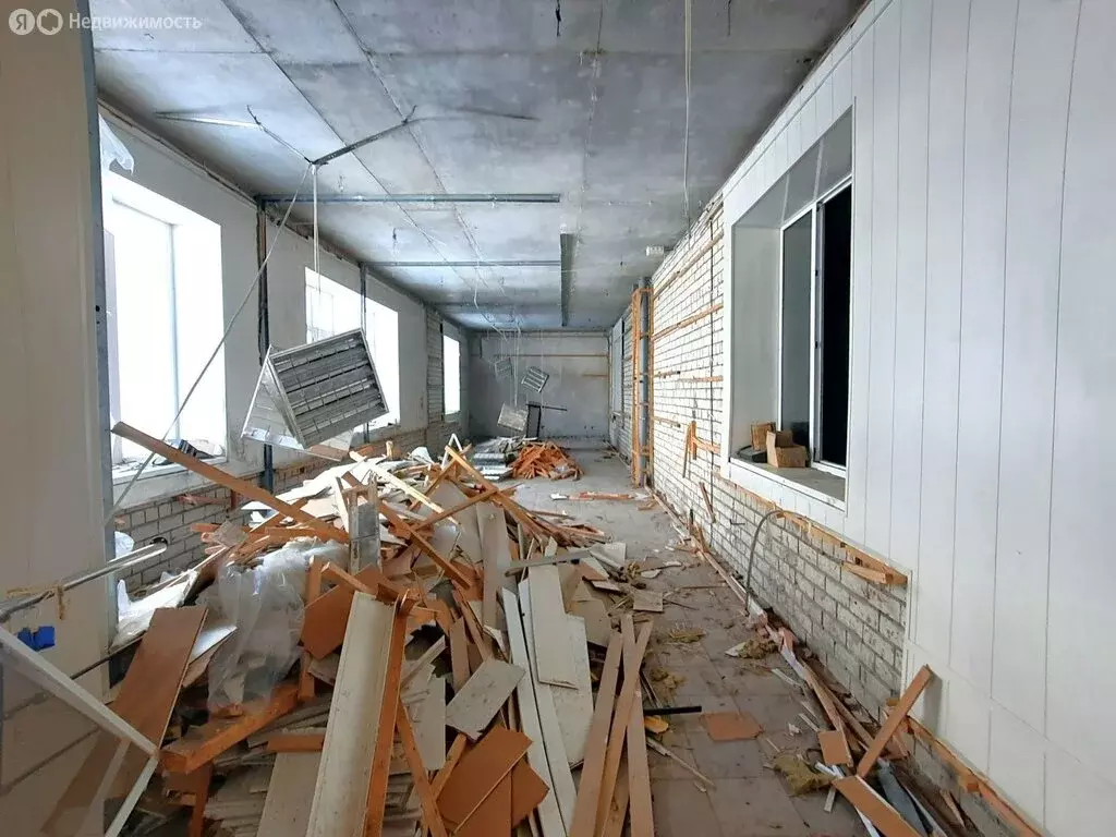 Помещение свободного назначения (2100 м) - Фото 0