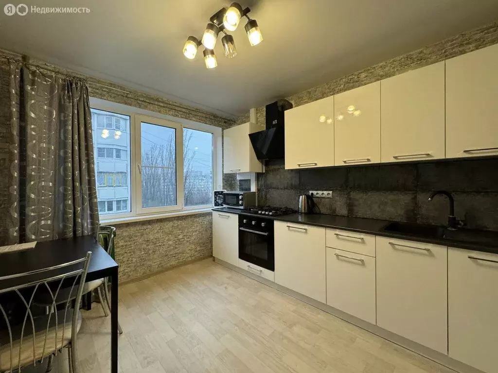 3-комнатная квартира: Ростов-на-Дону, улица Содружества, 39/1 (65 м) - Фото 0