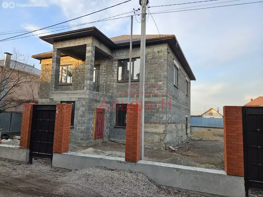 Дом в станица Ессентукская, улица Строителей (210 м) - Фото 0