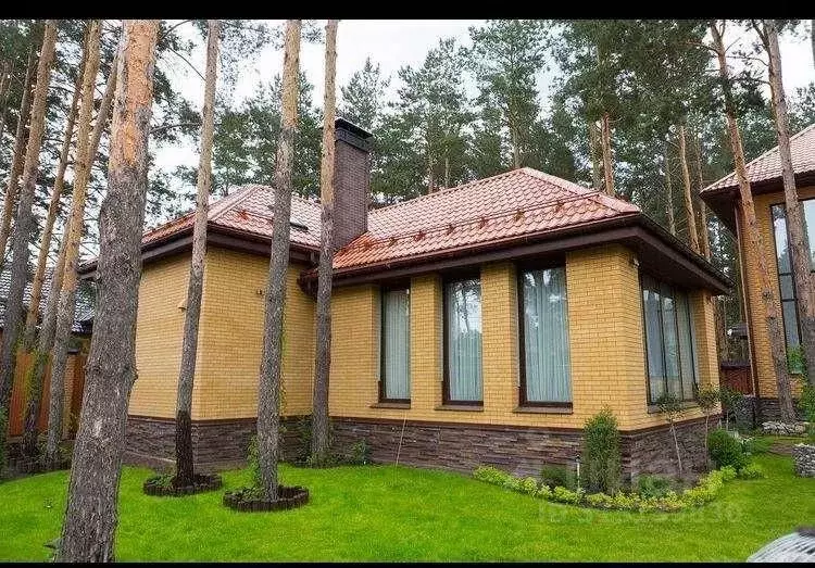 Дом в Брянская область, Брянск Снежетьская ул. (184 м) - Фото 1