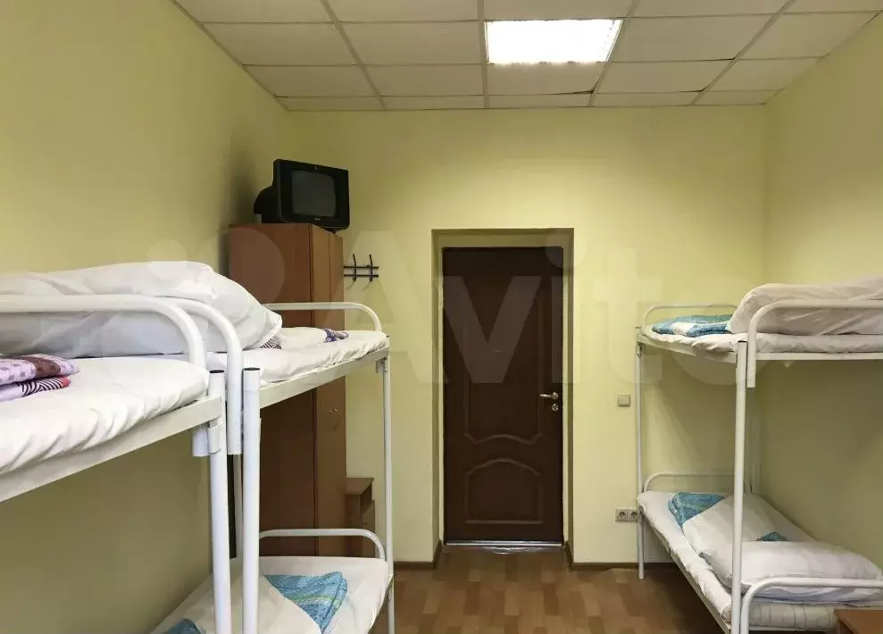 Койко-место 18 м, 1/3 эт. - Фото 1