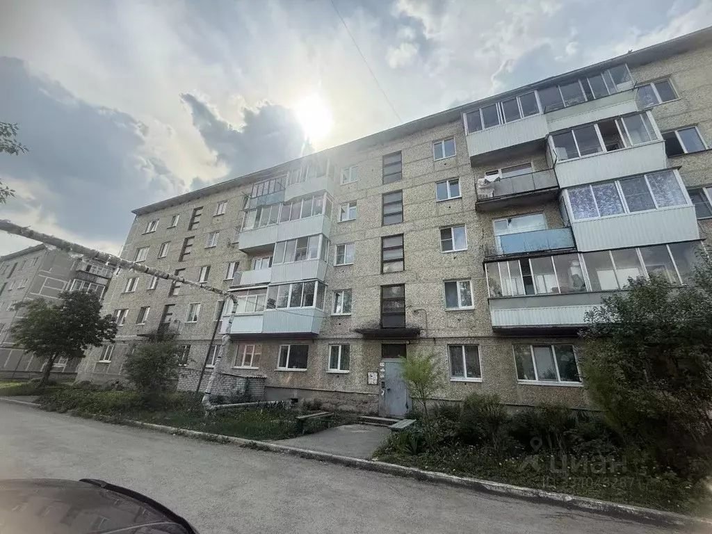 3-к кв. Свердловская область, Верхнее Дуброво пгт ул. Уральская, 6 ... - Фото 1