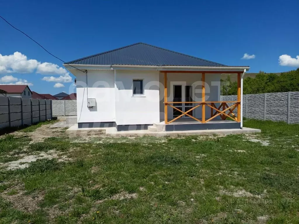 Дом в Крым, Симферопольский район, Добровское с/пос, с. Пионерское ул. ... - Фото 1