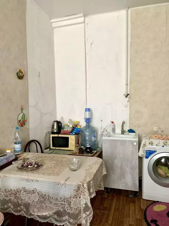 Комната 17 м в 6-к., 2/2 эт. - Фото 1