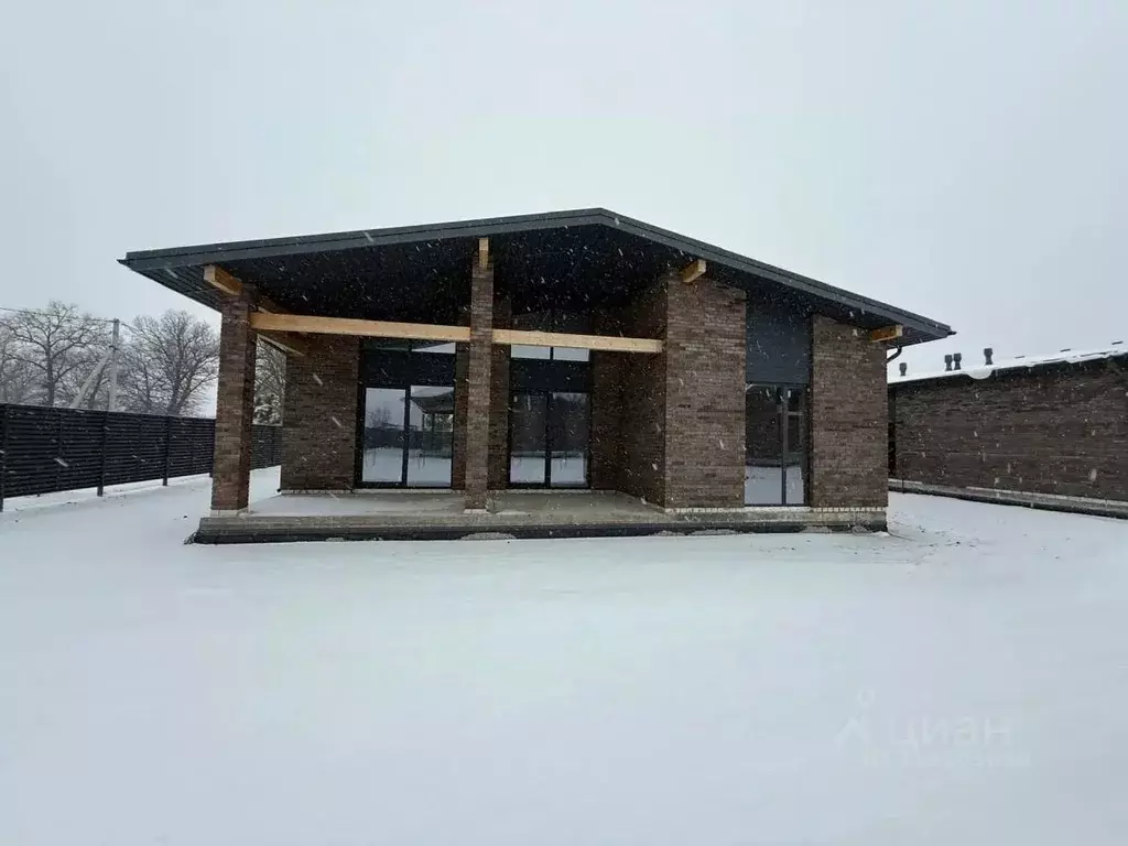 Дом в Волгоградская область, Среднеахтубинский район, Фрунзенское ... - Фото 1