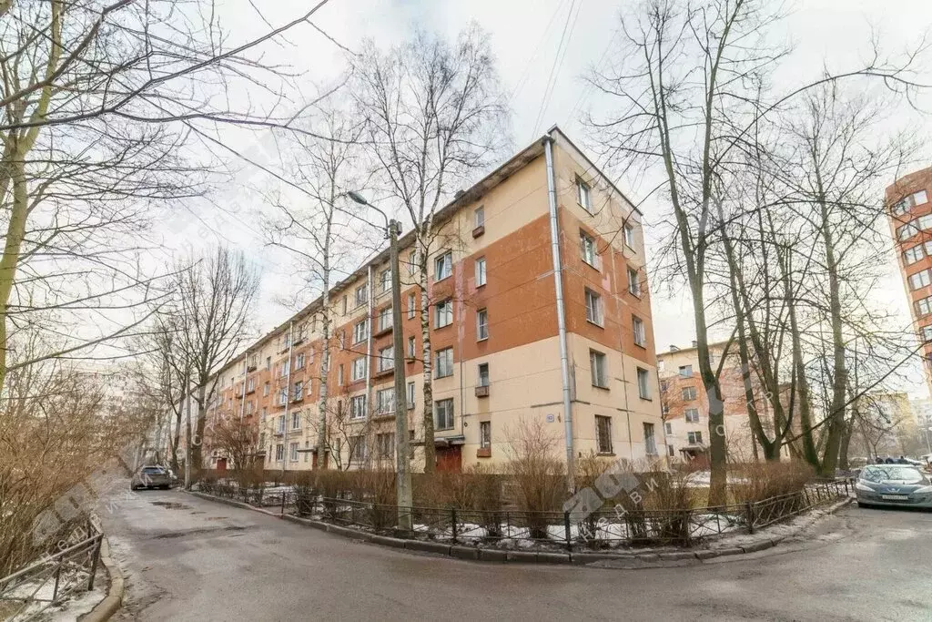 3-комнатная квартира: Санкт-Петербург, бульвар Новаторов, 63 (41.8 м) - Фото 1