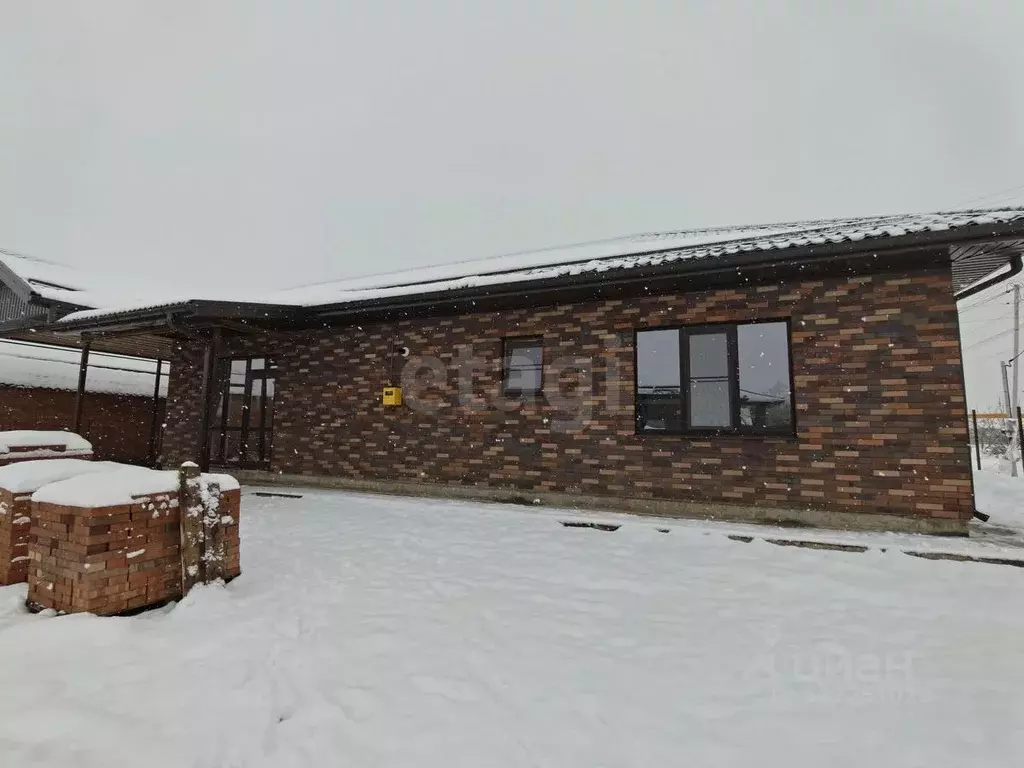 Дом в Краснодарский край, Калининская ст-ца ул. Заречная, 5 (93 м) - Фото 1