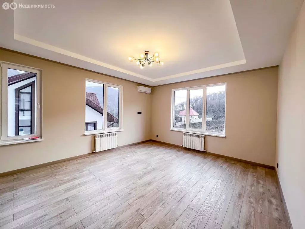 Дом в село Монастырь, Партизанская улица (220 м) - Фото 0