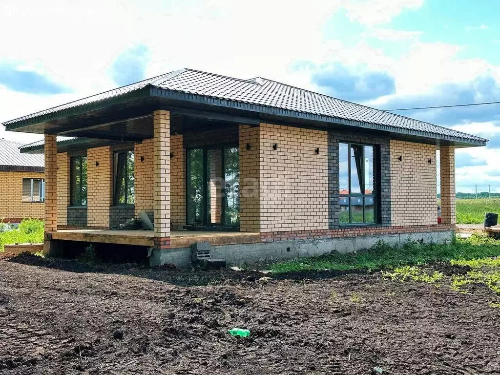 Дом в Иглинский район, Акбердинский сельсовет, деревня Блохино (100 м) - Фото 1