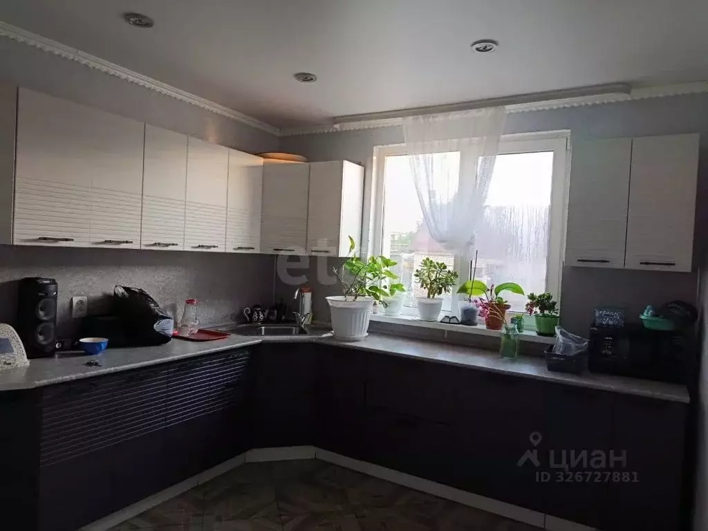 Дом в Оренбургская область, Тюльганский поссовет, пос. Тюльган ул. ... - Фото 1