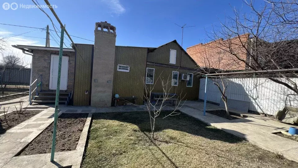 Дом в Икрянинский район, рабочий посёлок Ильинка, Мостовая улица ... - Фото 2