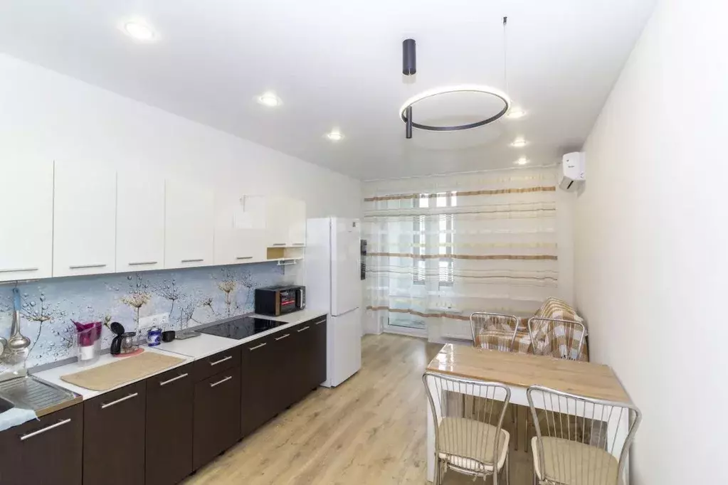 2-к кв. Тюменская область, Тюмень ул. Андрея Приказнова, 7 (60.0 м) - Фото 2