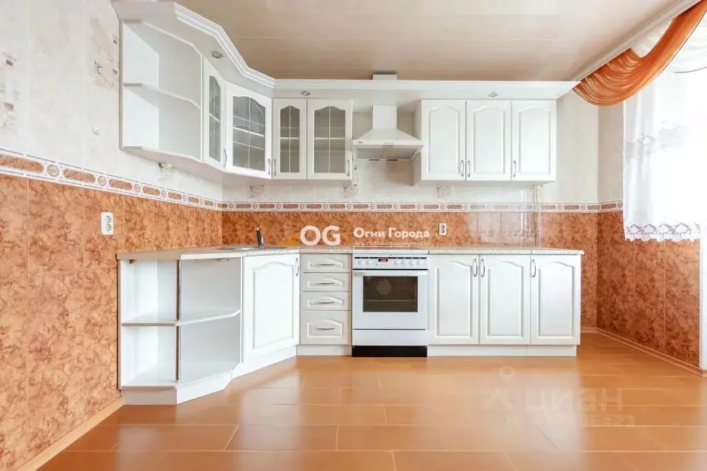 3-к кв. Брянская область, Брянск ул. Ромашина, 32 (98.6 м) - Фото 1