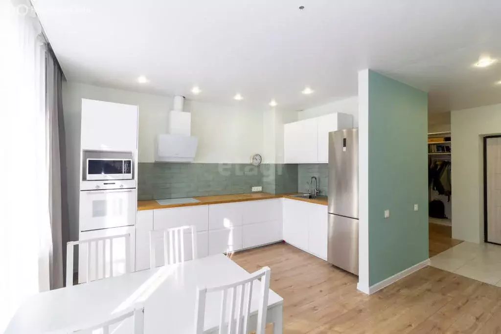 2-комнатная квартира: Тюмень, улица Александра Протозанова, 6 (72.5 м) - Фото 2