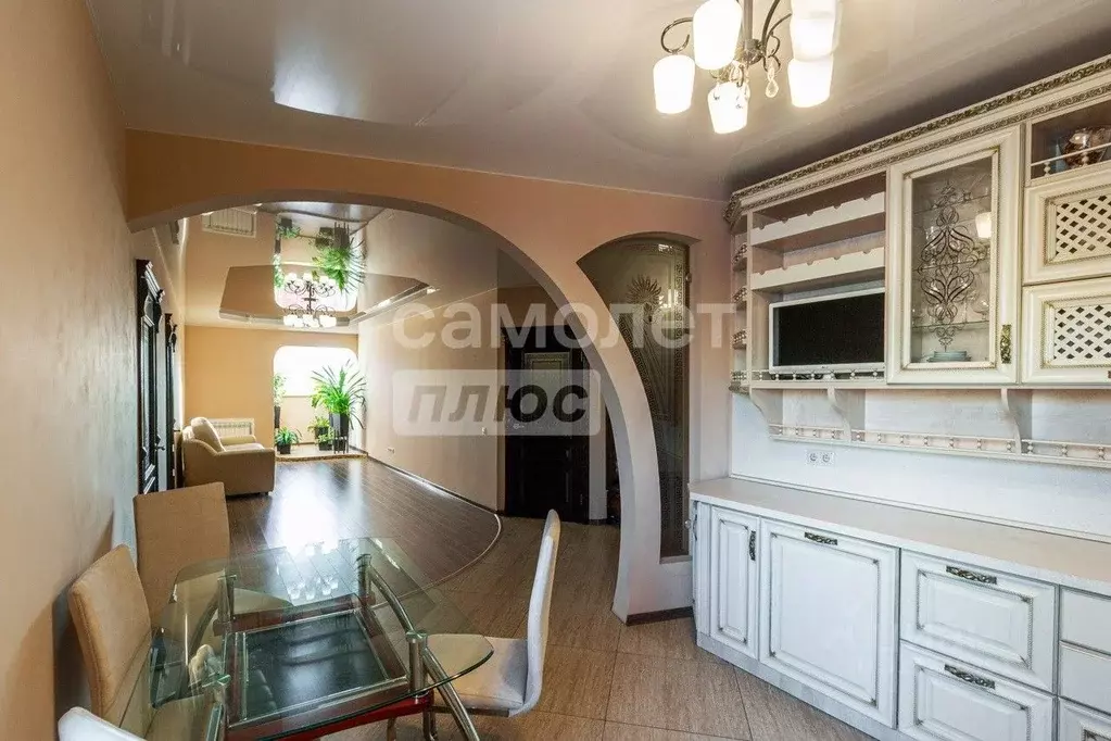 3-к кв. Омская область, Омск просп. Комарова, 16 (88.7 м) - Фото 1