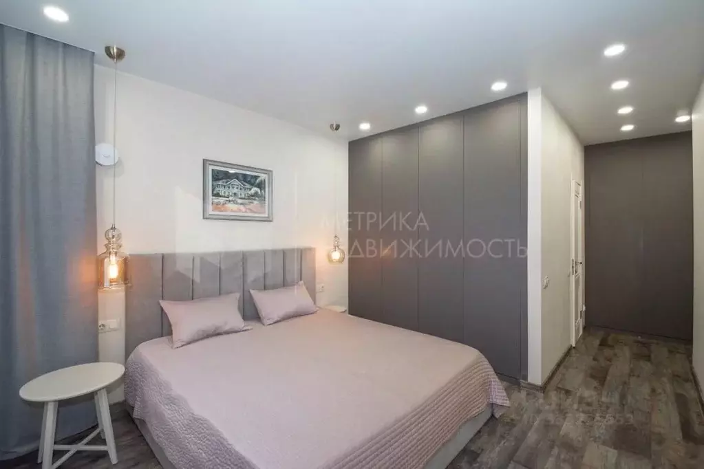3-к кв. Тюменская область, Тюмень ул. Федюнинского, 30к6 (88.6 м) - Фото 1