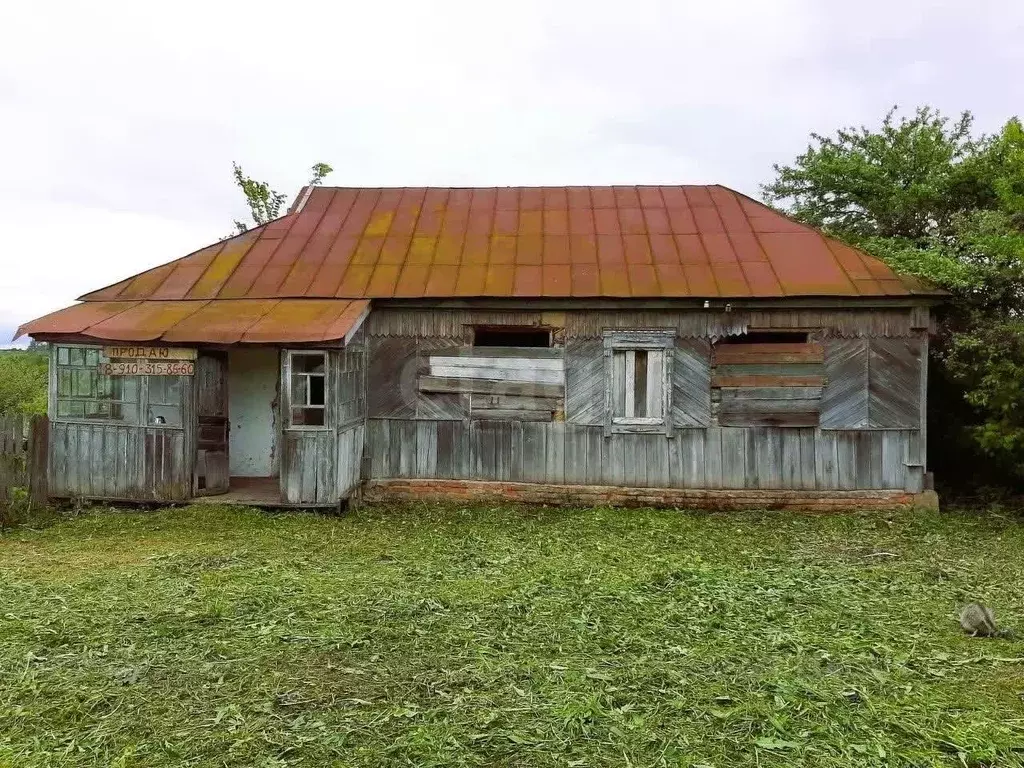 Дом в Курская область, Золотухинский район, Дмитриевский сельсовет, с. ... - Фото 1