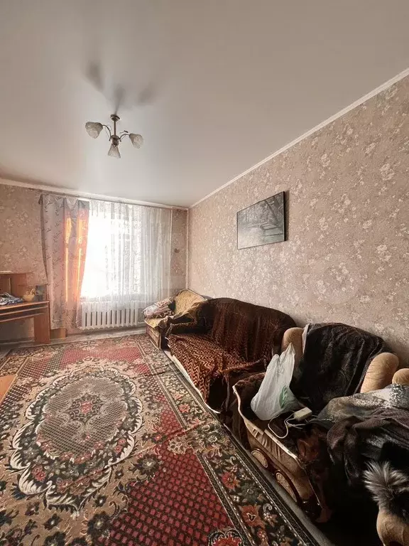 Комната 35 м в 3-к., 3/3 эт. - Фото 1