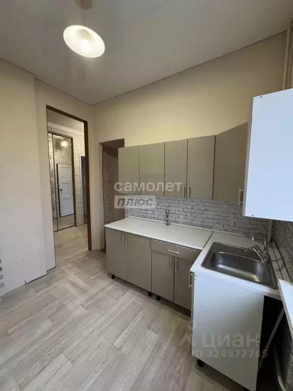 3-к кв. Челябинская область, Челябинск Российская ул., 21А (72.4 м) - Фото 0