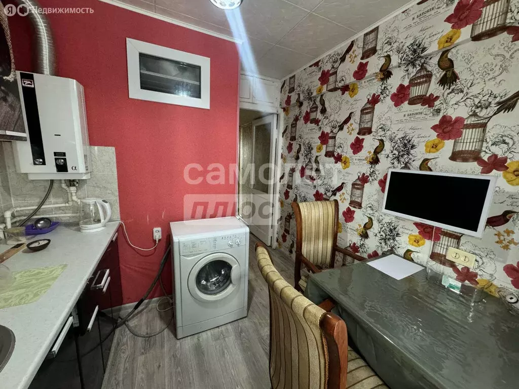 3-комнатная квартира: Астрахань, улица Софьи Перовской, 105 (64.3 м) - Фото 1