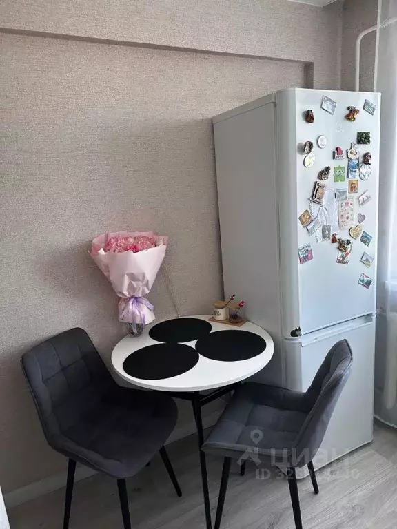 3-к кв. Омская область, Омск ул. 50 лет ВЛКСМ, 8А (62.3 м) - Фото 1