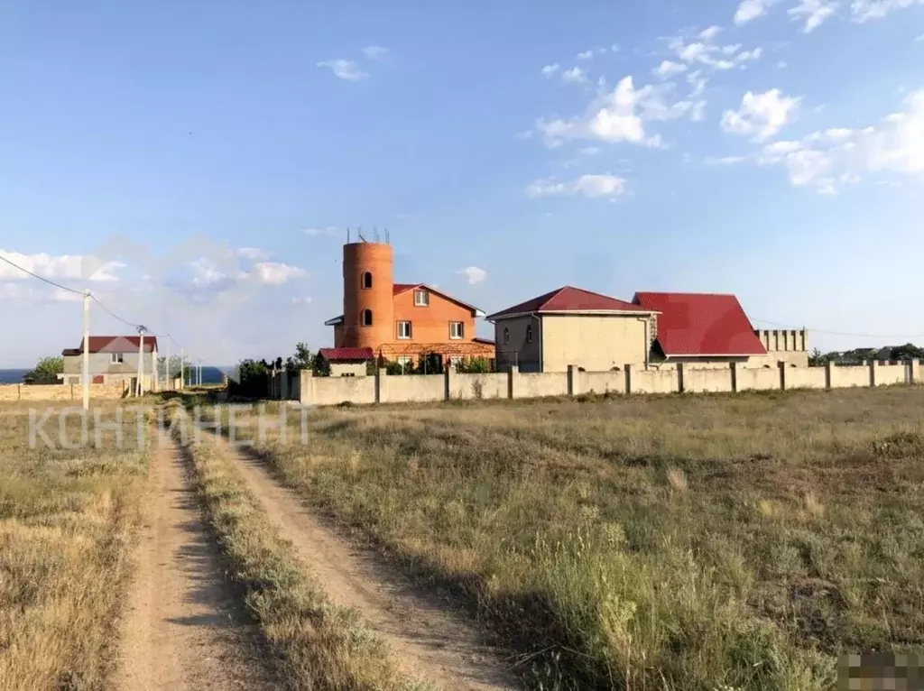 Участок в Крым, Черноморский район, Окуневское с/пос, с. Марьино ул. ... - Фото 0