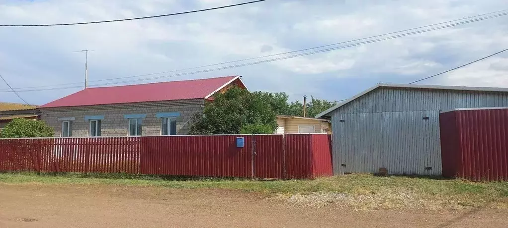 Дом в Башкортостан, Кармаскалинский район, Сахаевский сельсовет, д. ... - Фото 1