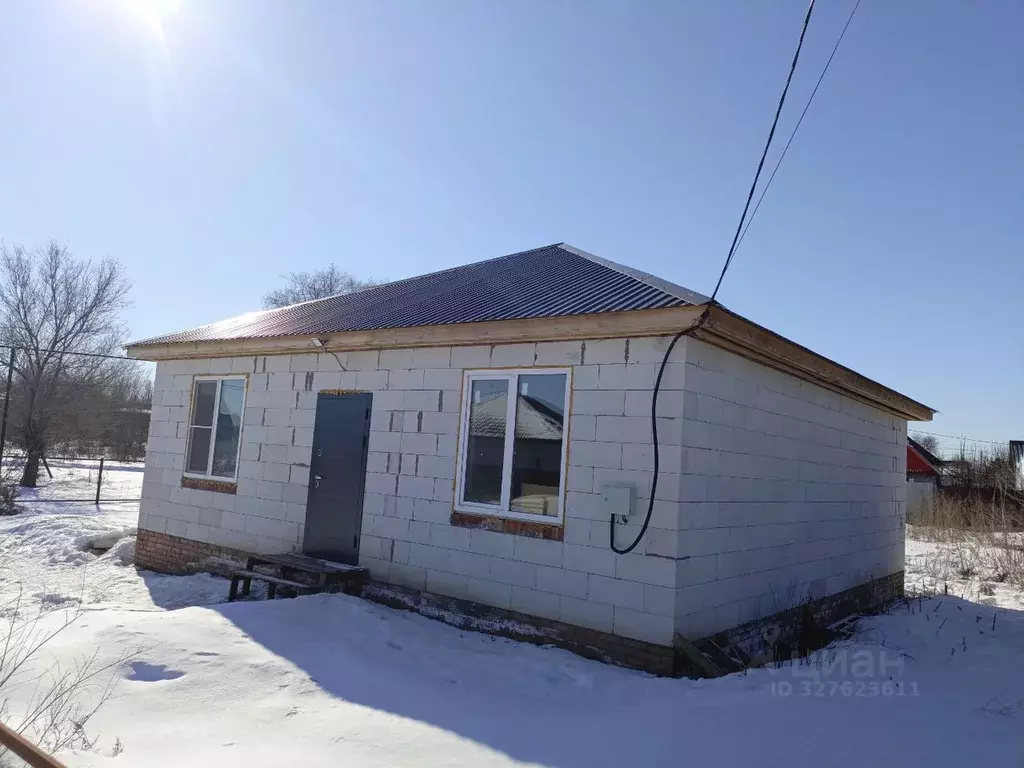 Дом в Саратовская область, Энгельс муниципальное образование, ... - Фото 1