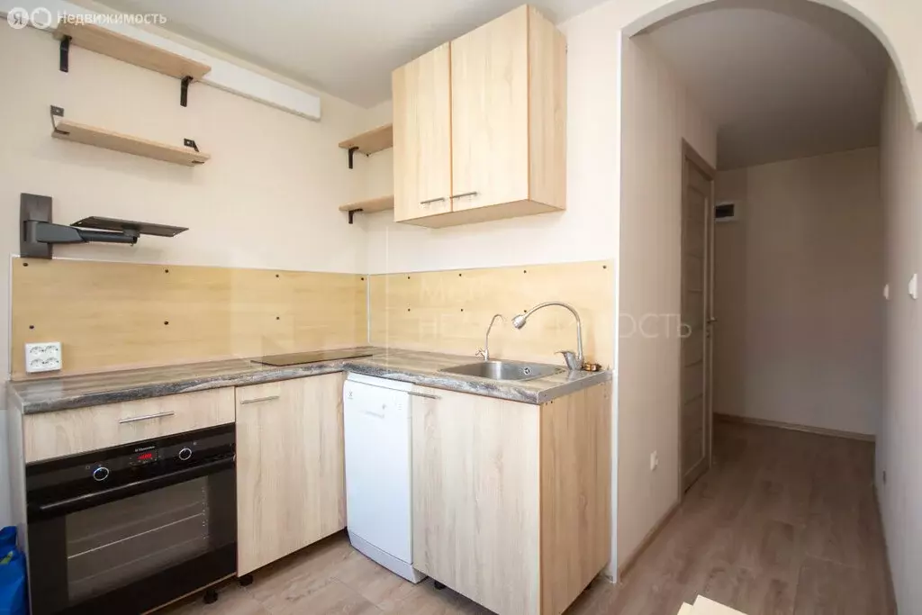 3-комнатная квартира: Тюмень, улица Мельникайте, 95А (52.8 м) - Фото 1