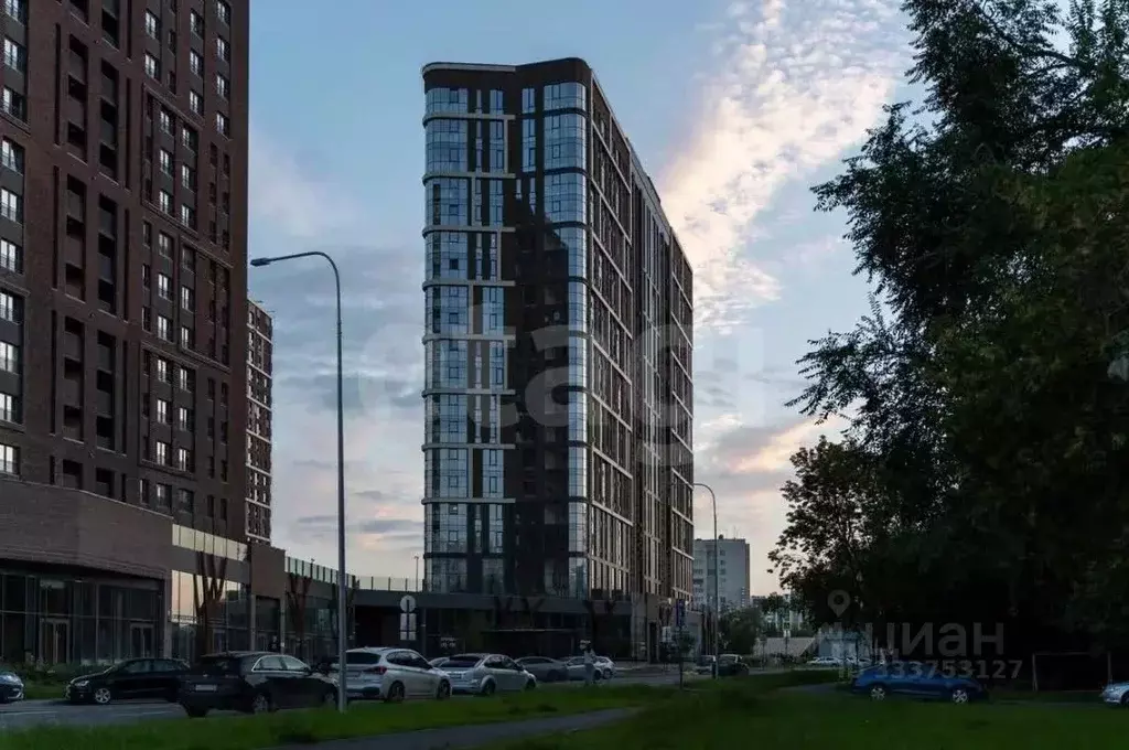 2-к кв. Тюменская область, Тюмень ул. Николая Машарова, 10 (80.0 м) - Фото 0