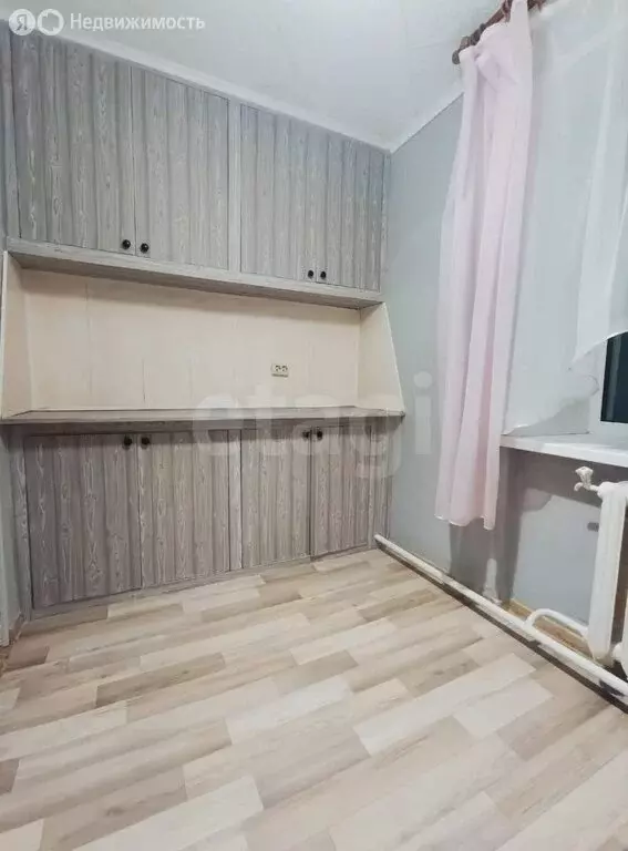 3-комнатная квартира: Омутинское, улица 2-й Микрорайон, 8 (61 м) - Фото 0