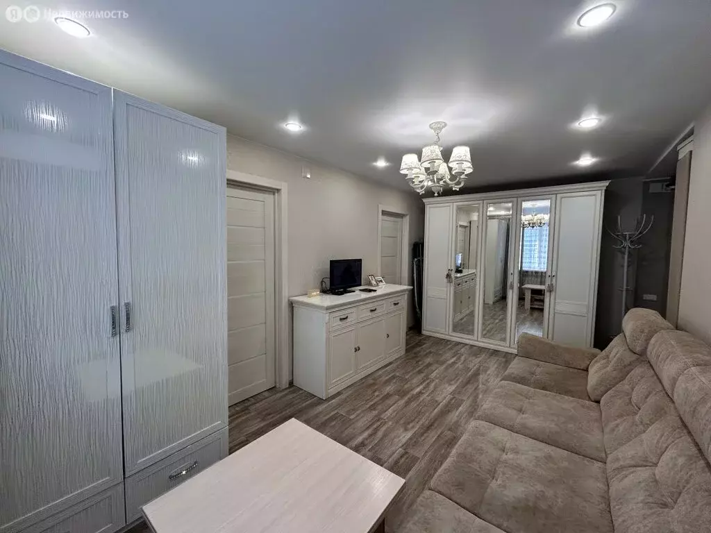 4-комнатная квартира: Киров, улица Захватаева, 19 (60.9 м) - Фото 1