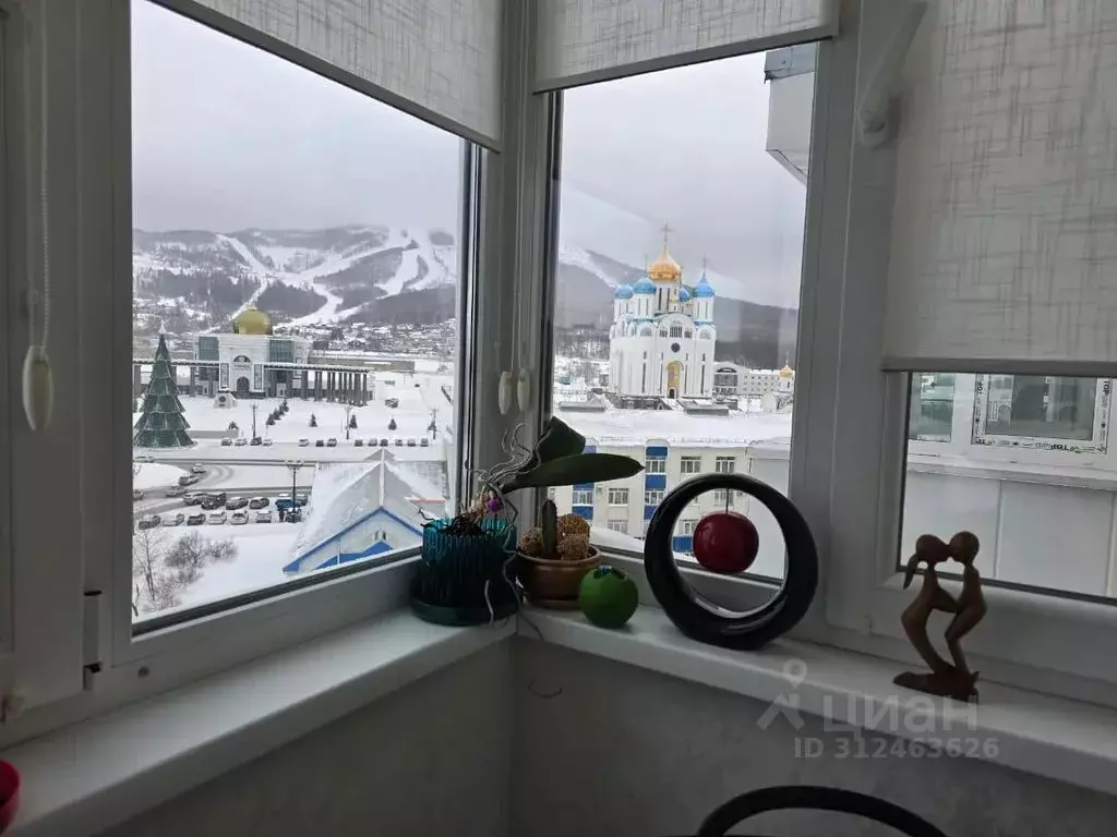 3-к кв. Сахалинская область, Южно-Сахалинск просп. Победы, 7 (100.0 м) - Фото 0