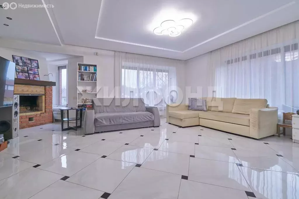 Дом в посёлок Апрель, улица Михаила Орлова (180 м) - Фото 2