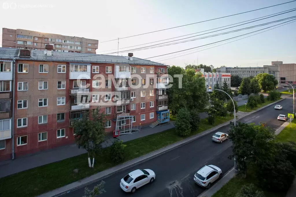 3-комнатная квартира: Кемерово, Красная улица, 12 (61.8 м) - Фото 0
