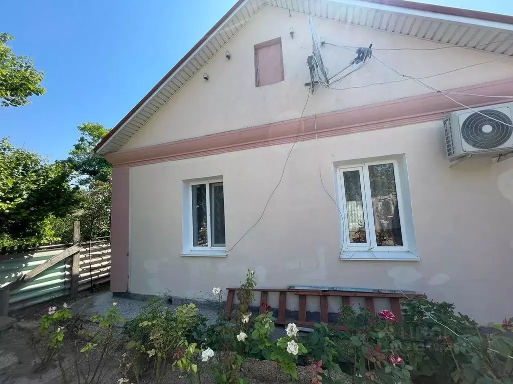 Дом в Крым, Черноморское пгт ул. Павленко, 3 (70 м) - Фото 1