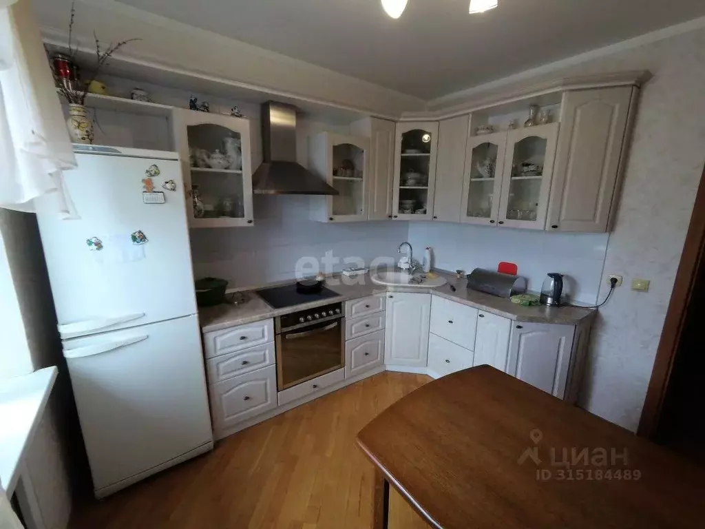 3-к кв. Коми, Сыктывкар Коммунистическая ул., 21/1 (82.0 м) - Фото 0