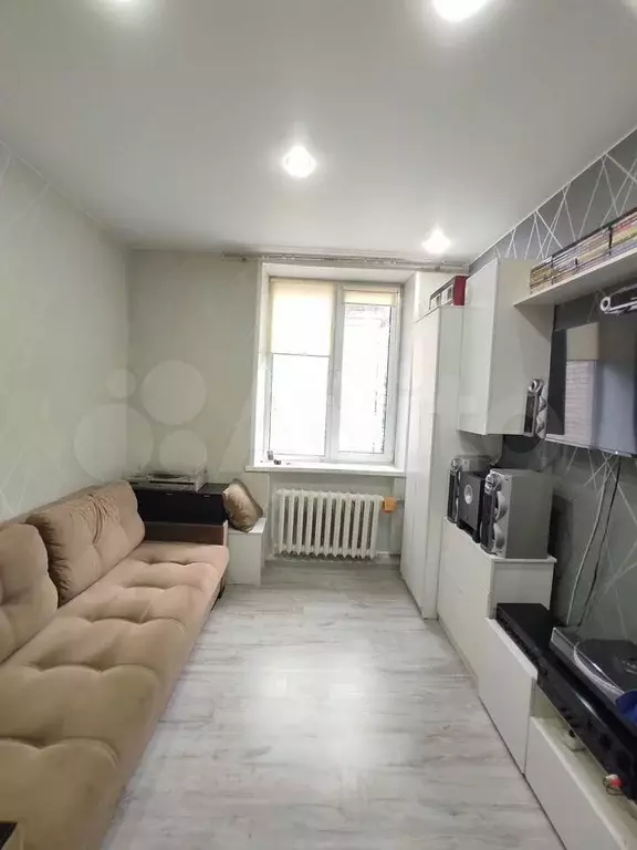 Комната 11 м в 3-к., 3/3 эт. - Фото 1