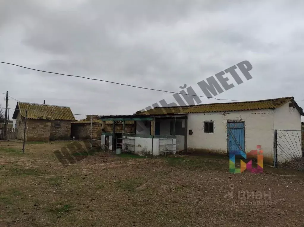 Дом в Калмыкия, Ики-Бурульский район, пос. Хомутников Школьная ул. (71 ... - Фото 2