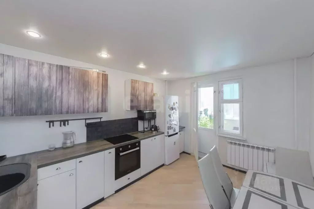 3-к кв. Тюменская область, Тюмень Народная ул., 8 (65.6 м) - Фото 0