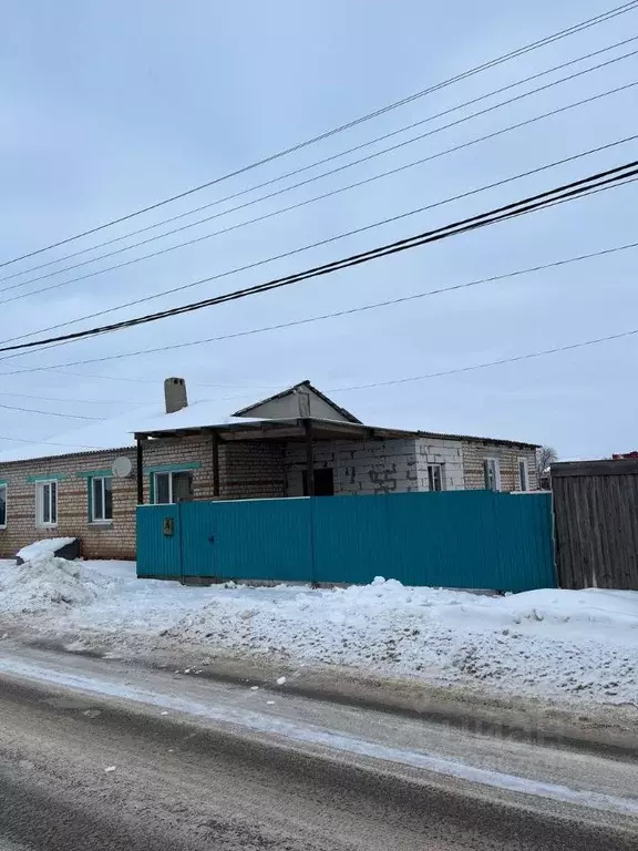 Дом в Саратовская область, Ровное рп ул. Первомайская, 9А (85 м) - Фото 1