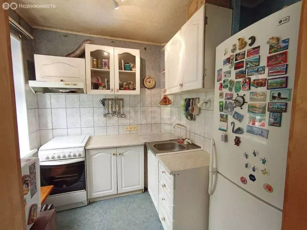 3-комнатная квартира: Петропавловск-Камчатский, улица Абеля, 35 (60.4 ... - Фото 2