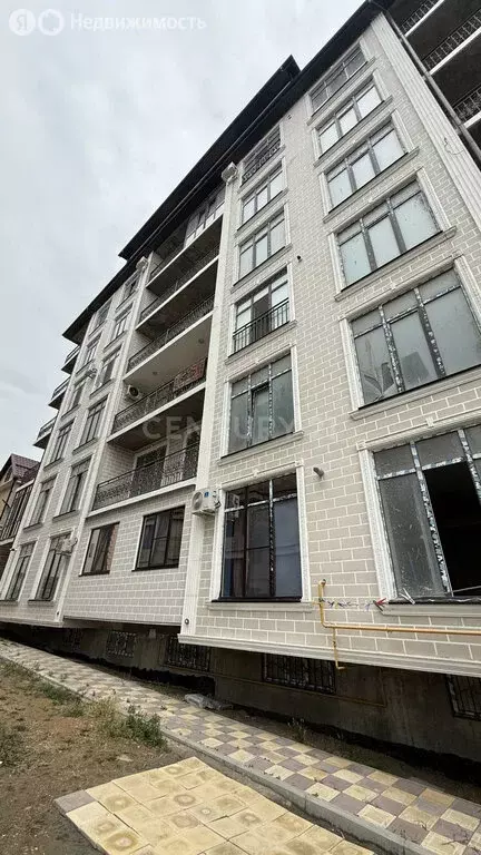 2-комнатная квартира: Махачкала, проспект Насрутдинова, 136Г (80 м) - Фото 1