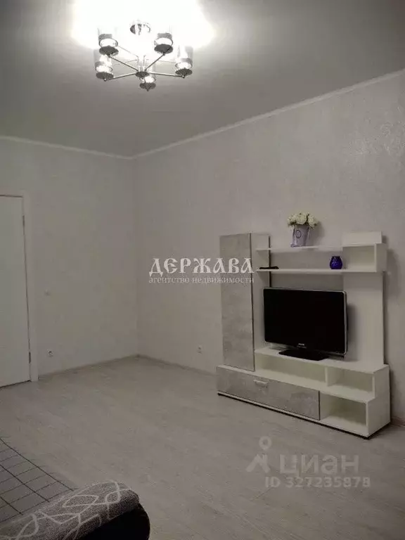 2-к кв. Белгородская область, Старый Оскол Степной мкр, 33Б (65.0 м) - Фото 1