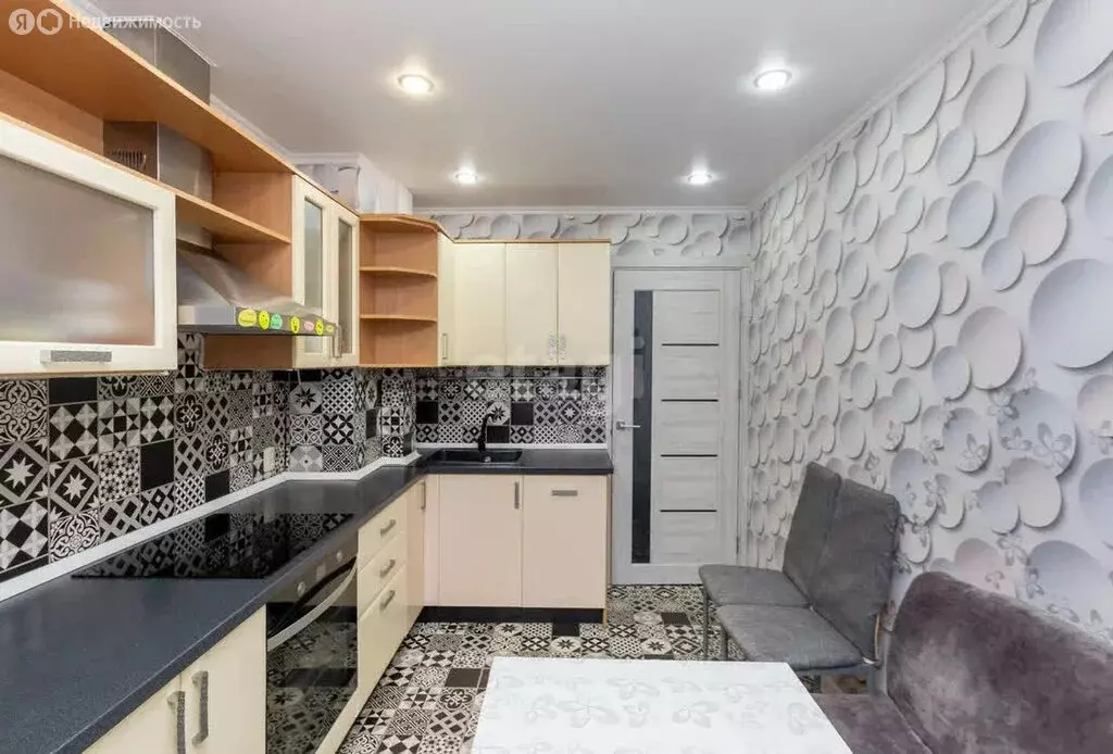 3-комнатная квартира: Тюмень, Камчатская улица, 50 (65.7 м) - Фото 2