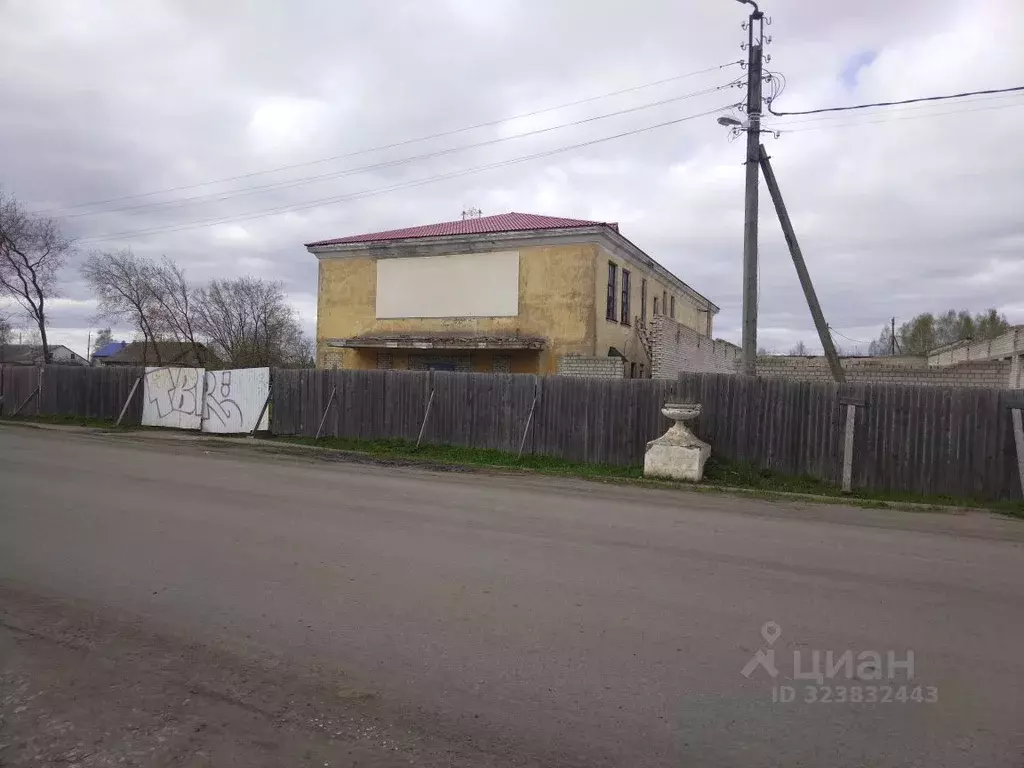 Торговая площадь в Кировская область, Зуевка пл. Свердлова, 1А (970 м) - Фото 1