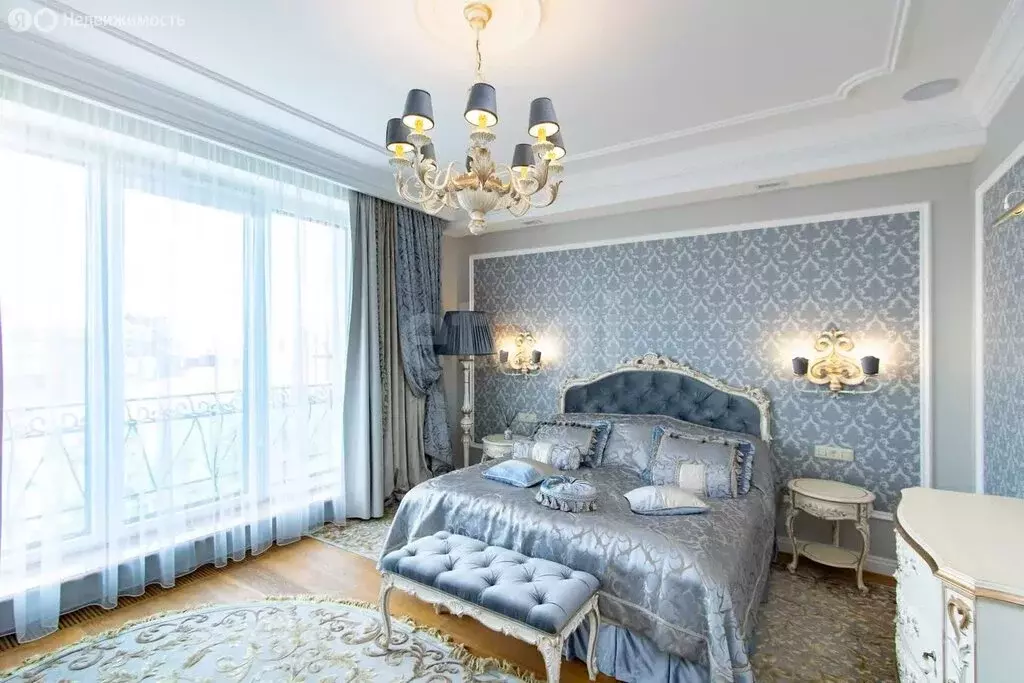 4-комнатная квартира: Тюмень, улица Кирова, 35 (200.7 м) - Фото 1