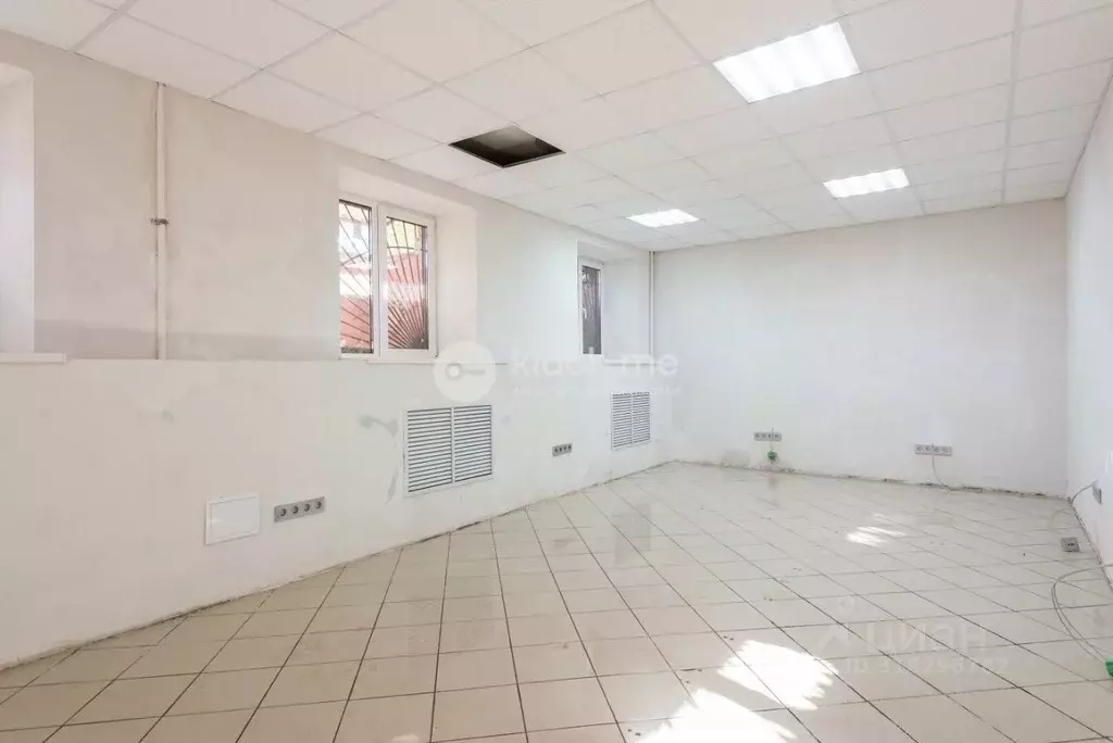 Помещение свободного назначения в Татарстан, Казань ул. Симонова, 2Б ... - Фото 1