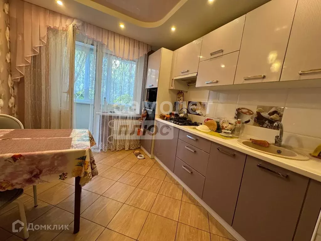 Продаётся 4-к квартира, 70 м - Фото 1